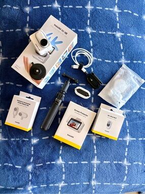 Insta360 GO 3 Action Bundle in White